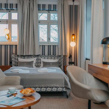 Platinum Adults Apartmán