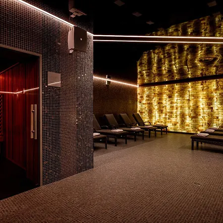 아파트 Platinum Adults