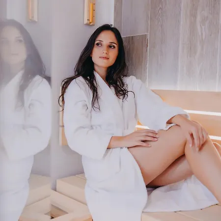 Platinum Adults 아파트